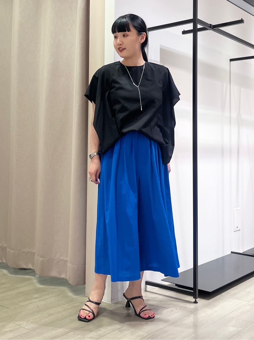 hasuさんの「INDIVI｜【体型カバー】スクエアブラウス」を使ったコーディネート