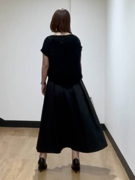 MIKIKOさんの「UNTITLED｜【セットアップ可/洗える】フェザーフレンチスリーブブラウス」を使ったコーディネート