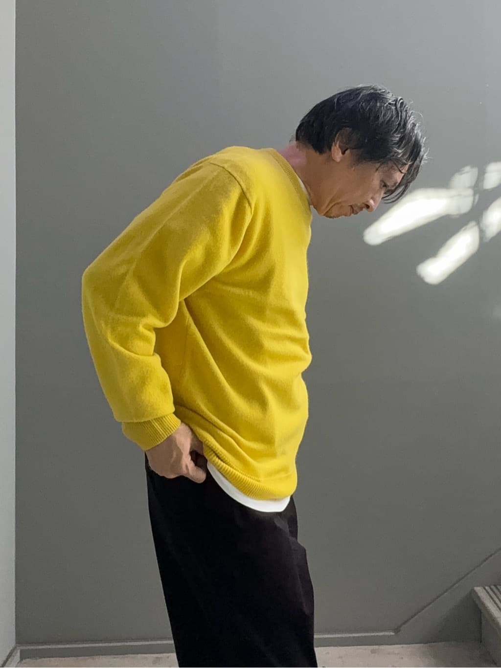 デザイナーTAKEman さんの「TAKEO KIKUCHI｜【Air Palette Knit】ワンポイント カラーニット プルオーバー」を使ったコーディネート