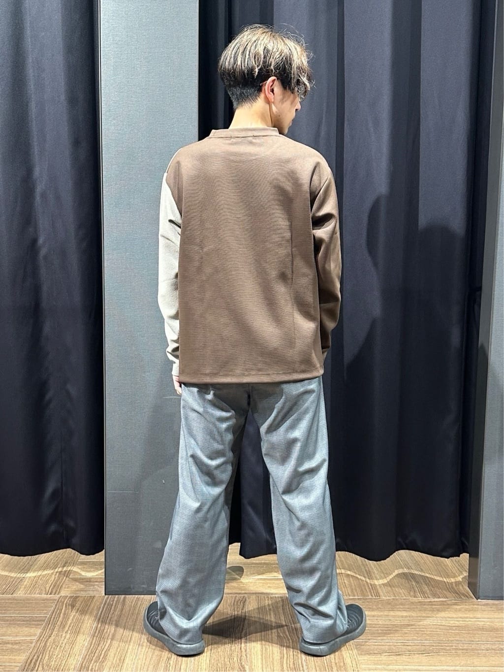tomoyaさんの「THE SHOP TK｜【一枚で着映える】パターンブロッキング長袖Tシャツ 洗濯機OK」を使ったコーディネート