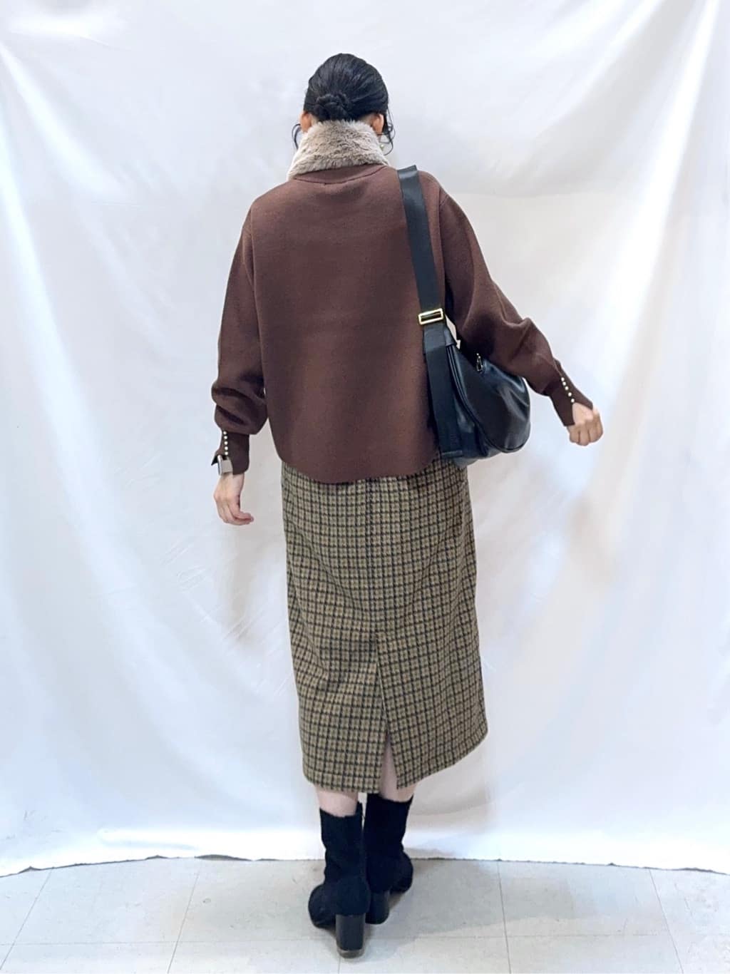 𝐇𝐢𝐫𝐨𝐦𝐢さんの「SHOO･LA･RUE｜【S-LL/あったか】大人レディな着こなしに シャギーチェックスカート」を使ったコーディネート