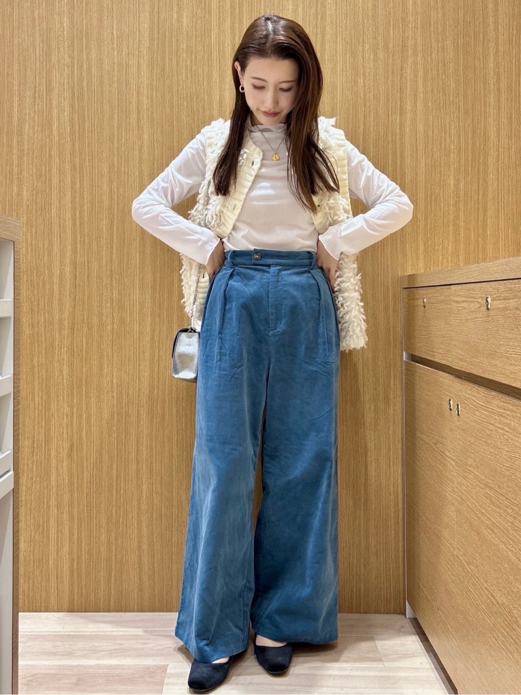 maiさんの「OPAQUE.CLIP｜ループヤーンニットベスト【洗濯機OK】」を使ったコーディネート