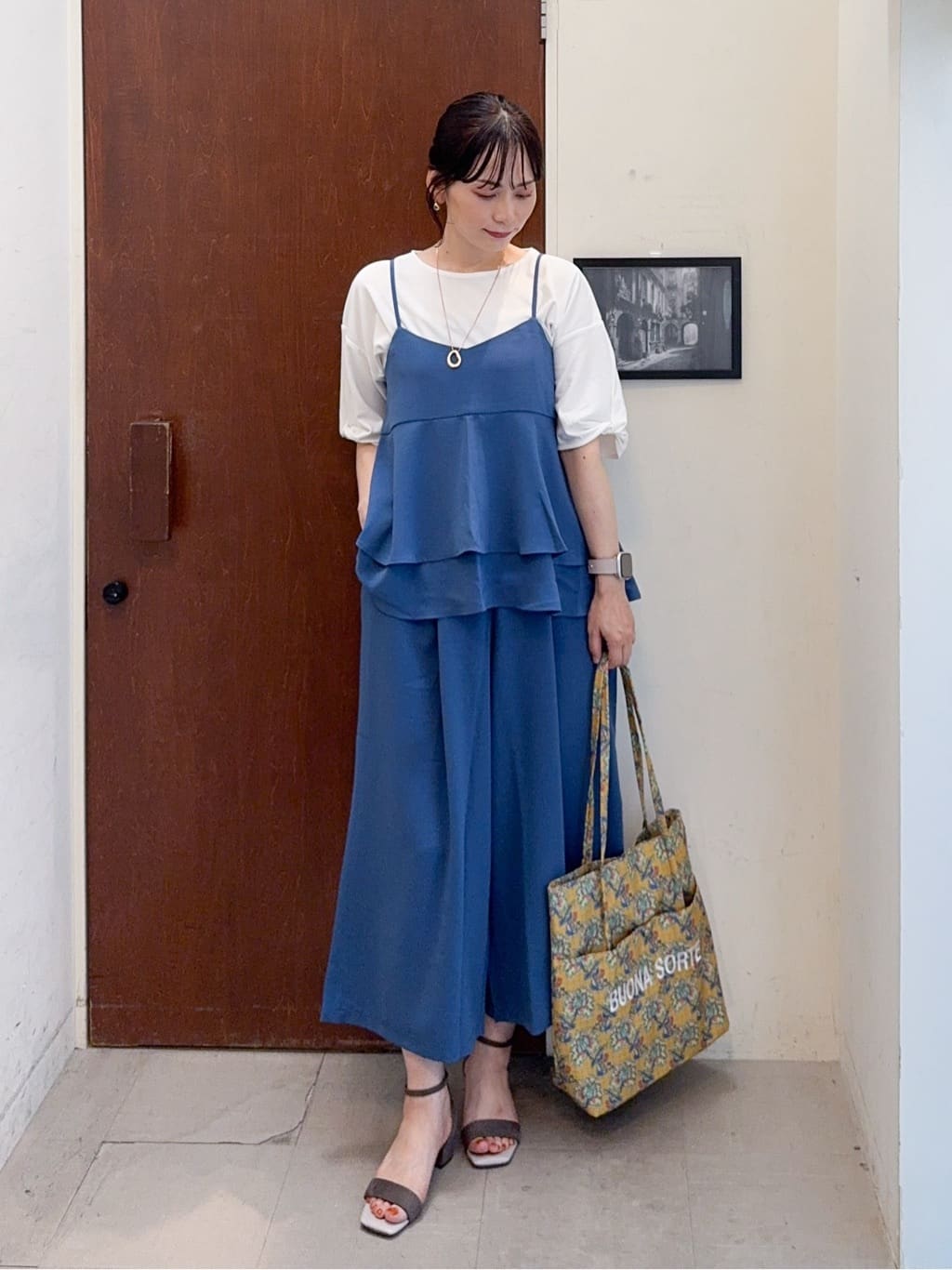 𝐇𝐢𝐫𝐨𝐦𝐢さんの「SHOO･LA･RUE｜【S-LL/セットアップ可/ひんやり】女性らしさ溢れる ティアードキャミソール」を使ったコーディネート