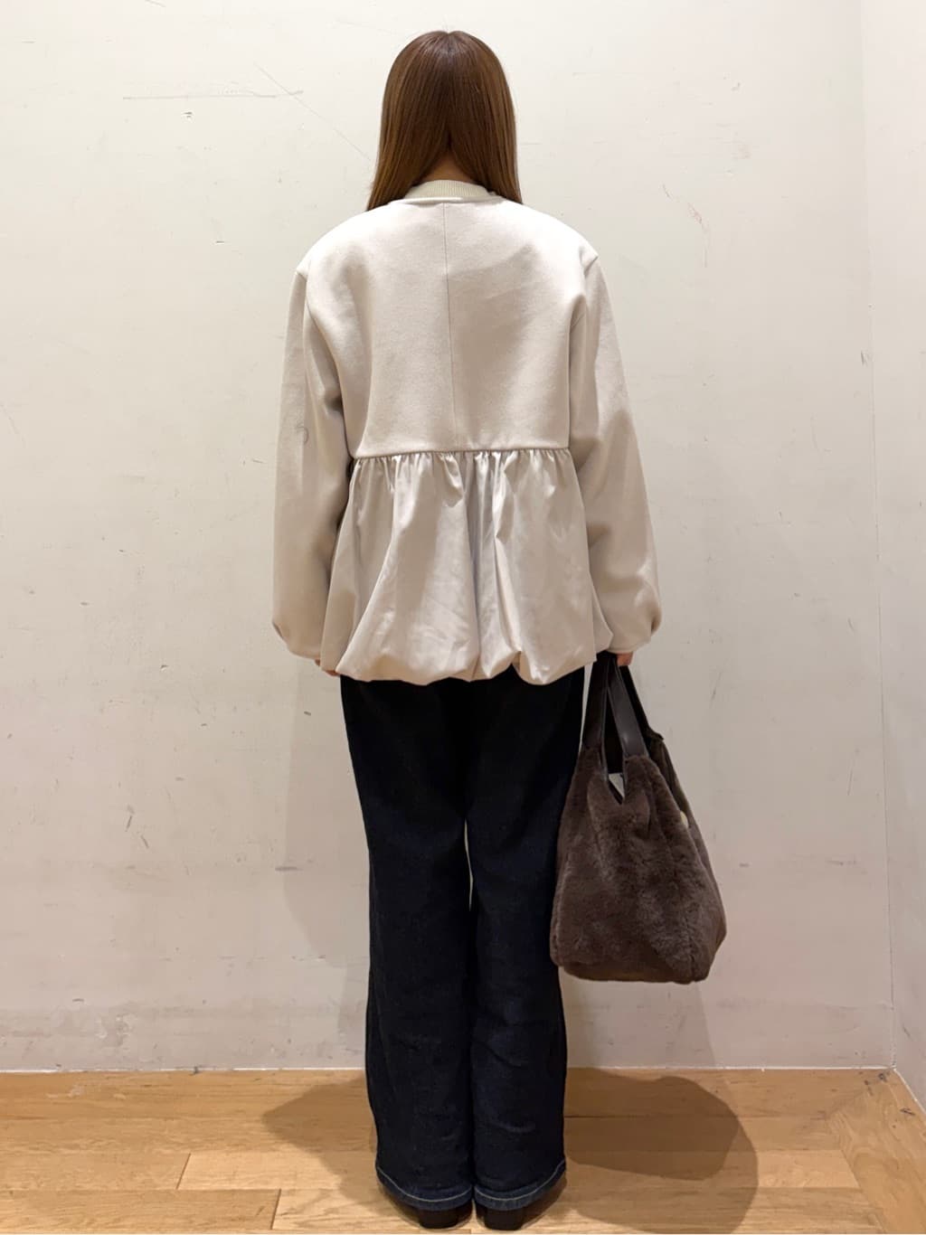 momoさんの「OPAQUE.CLIP｜ウールライクペプラムドッキングアウター【洗濯機洗い可】」を使ったコーディネート