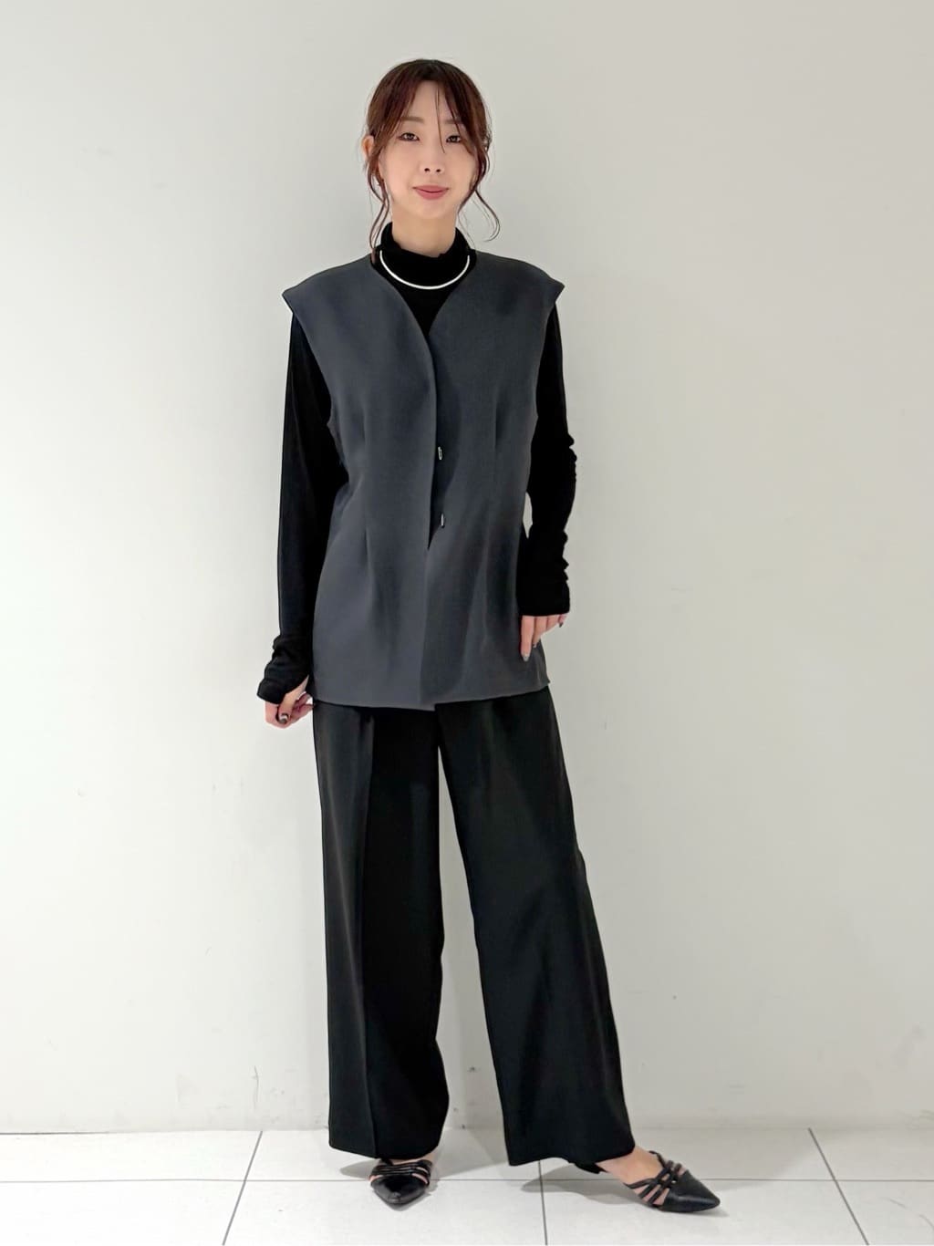 shioriさんの「INDIVI｜【セットアップ対応】ウーステッドライクジレジャケット」を使ったコーディネート