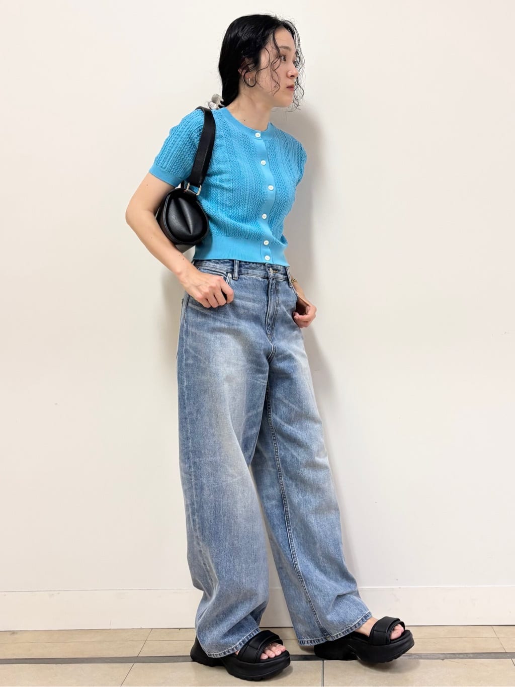 YOKOTAさんの「DRESSTERIOR｜ヴィンテージ加工ワイドデニムパンツ」を使ったコーディネート