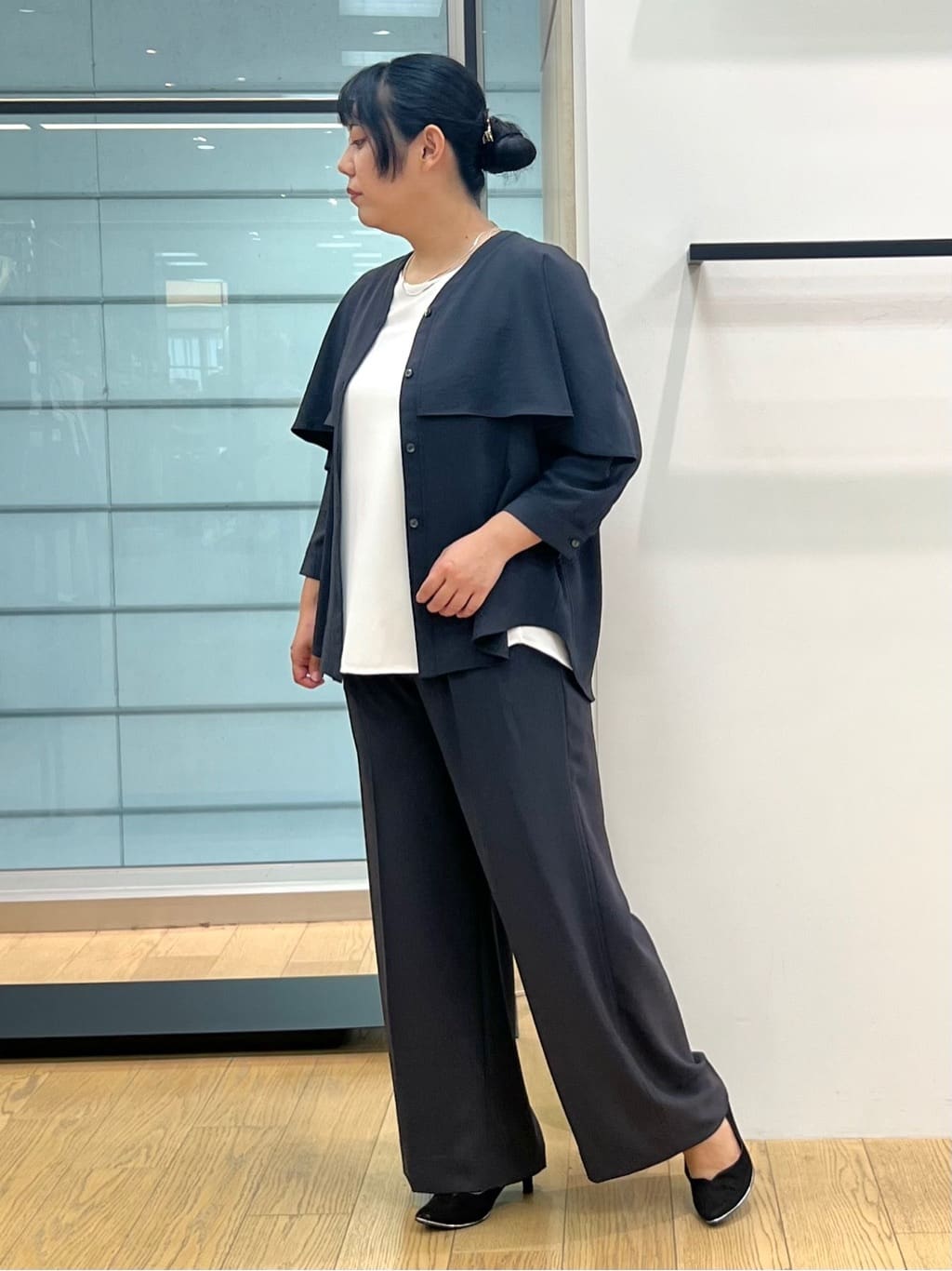 shimaさんの「INDIVI｜【羽織りとしても活躍！】ケープカラーブラウス」を使ったコーディネート