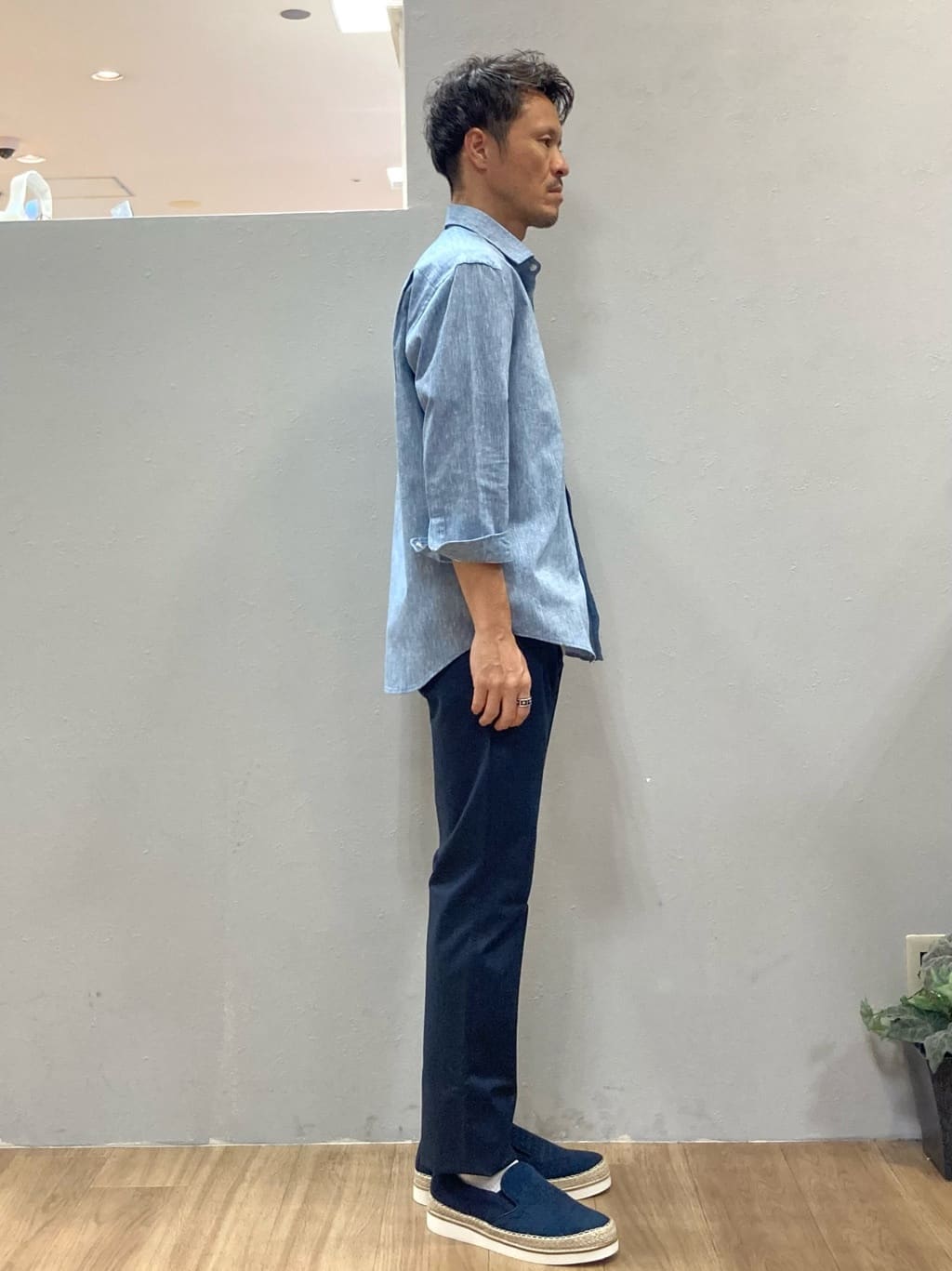 シュンさんの「TAKEO KIKUCHI｜【抗菌防臭／5サイズ展開】ハイゲージポンチ Tシャツ」を使ったコーディネート