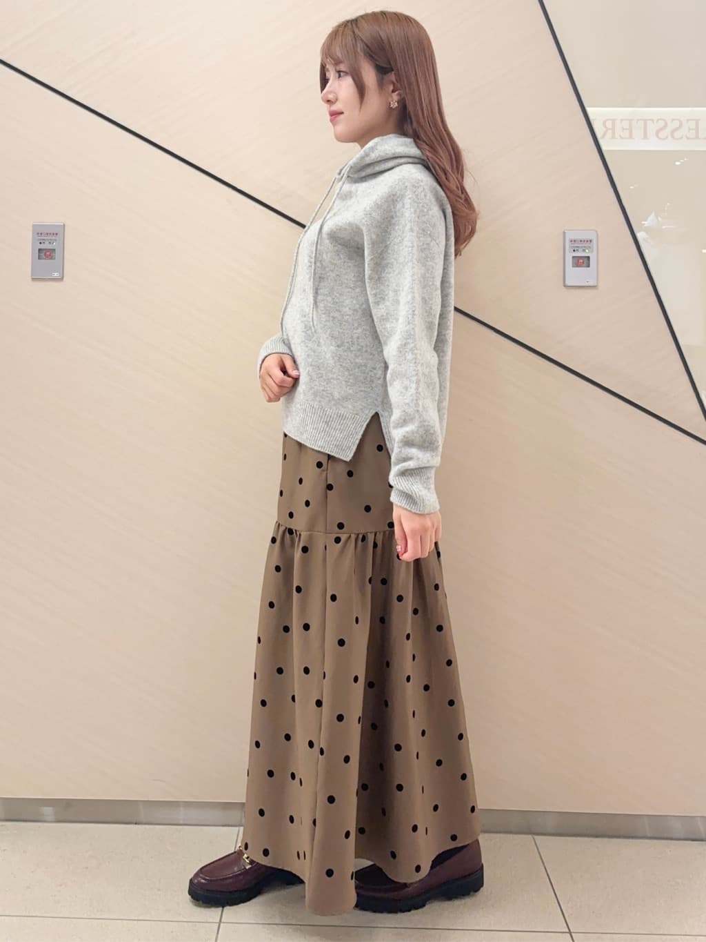 Rinaさんの「DRESSTERIOR｜カシミヤブレンドフードニット」を使ったコーディネート