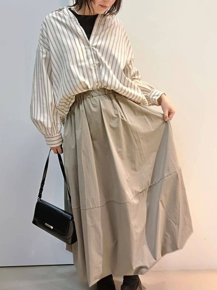 あんさんの「THE SHOP TK｜【後ろ姿もサマになる】ストライプ バックシャーリングシャツ/体型カバー/洗える」を使ったコーディネート
