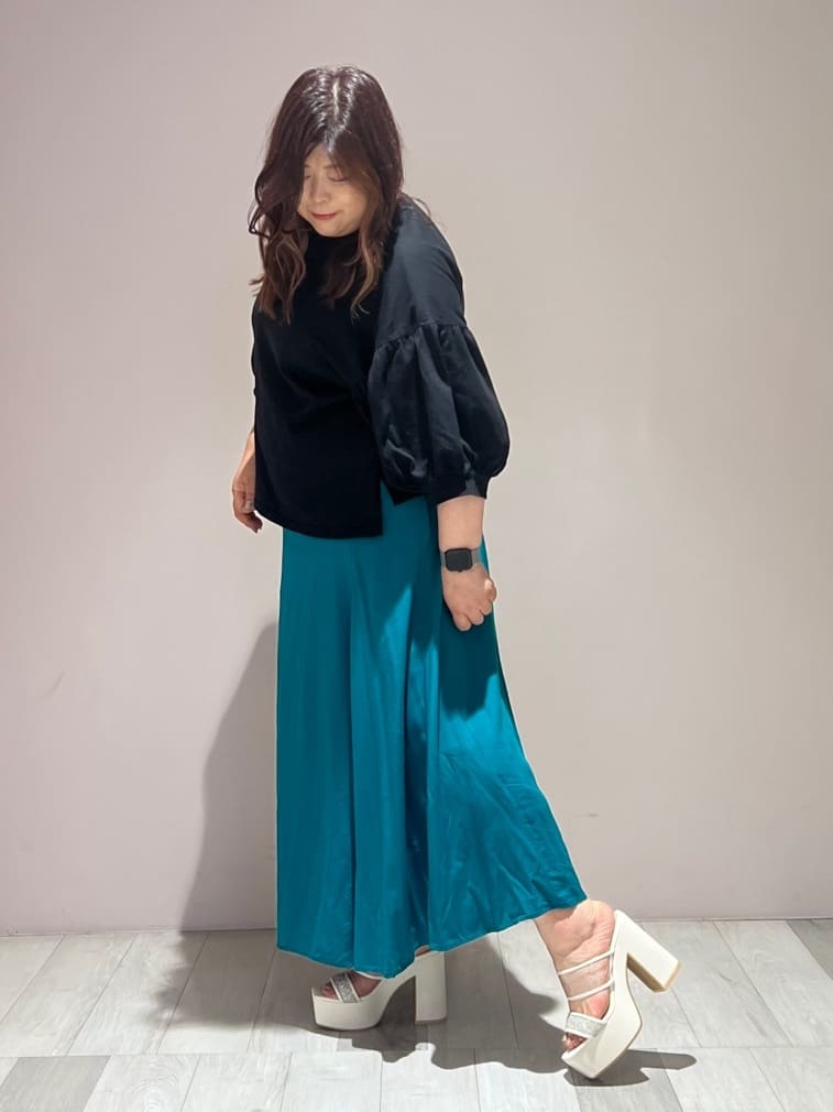 yumiさんの「ESPERANZA｜【ラク盛り／サンダル】リピーター続出／脚長美脚　ミュールサンダル」を使ったコーディネート
