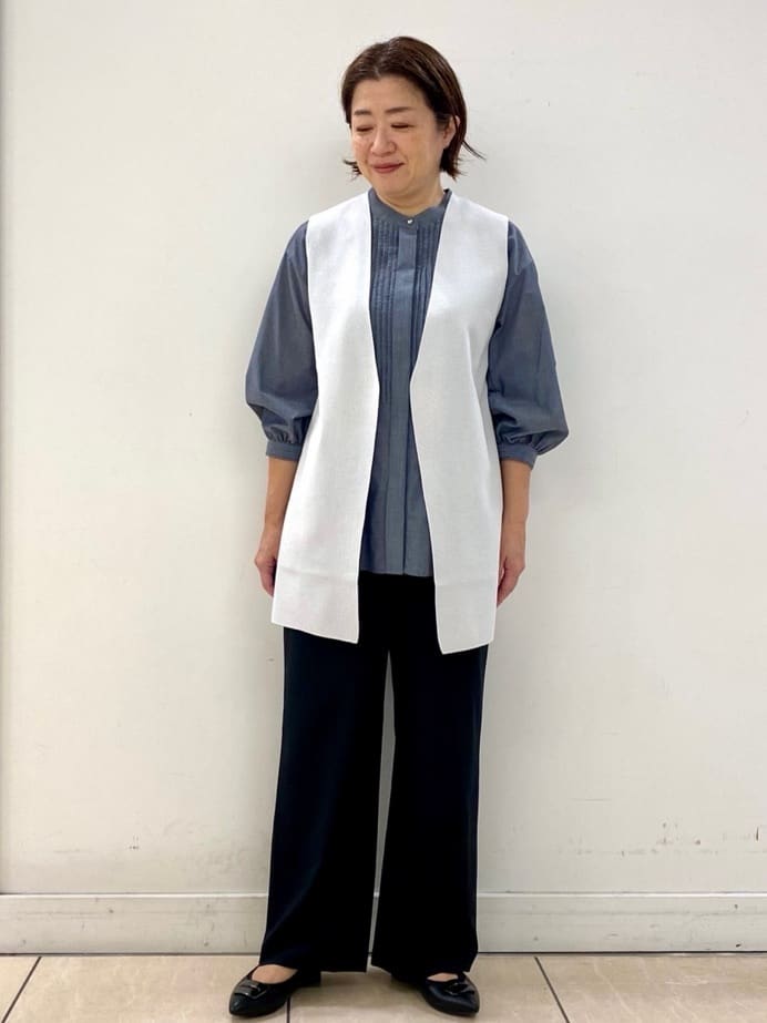 ksmさんの「Reflect｜【程よいゆとり感／体型カバー】ピンタックデザインシャンブレーブラウス」を使ったコーディネート