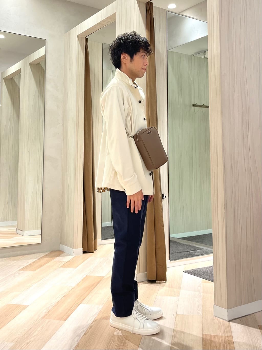 URAさんの「TAKEO KIKUCHI｜【3D ナイロン ストレッチ】スタンドカラー シャツブルゾン」を使ったコーディネート