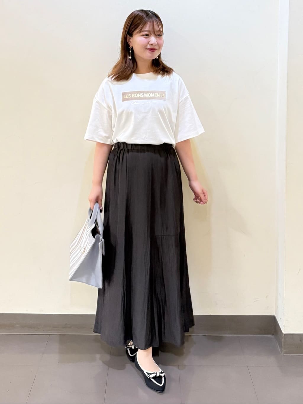 いくみさんの「UNTITLED｜【コットン100/ゆったり/ショート丈/洗える】ベロアロゴTシャツ」を使ったコーディネート