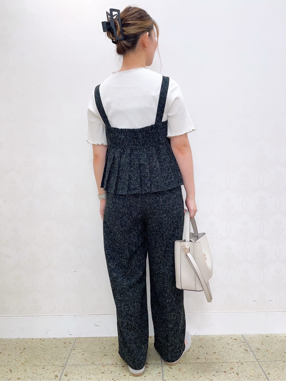 satoさんの「grove｜【2点SET/体型カバー】夏から秋まで着まわせる！プリーツビスチェセットアップ」を使ったコーディネート