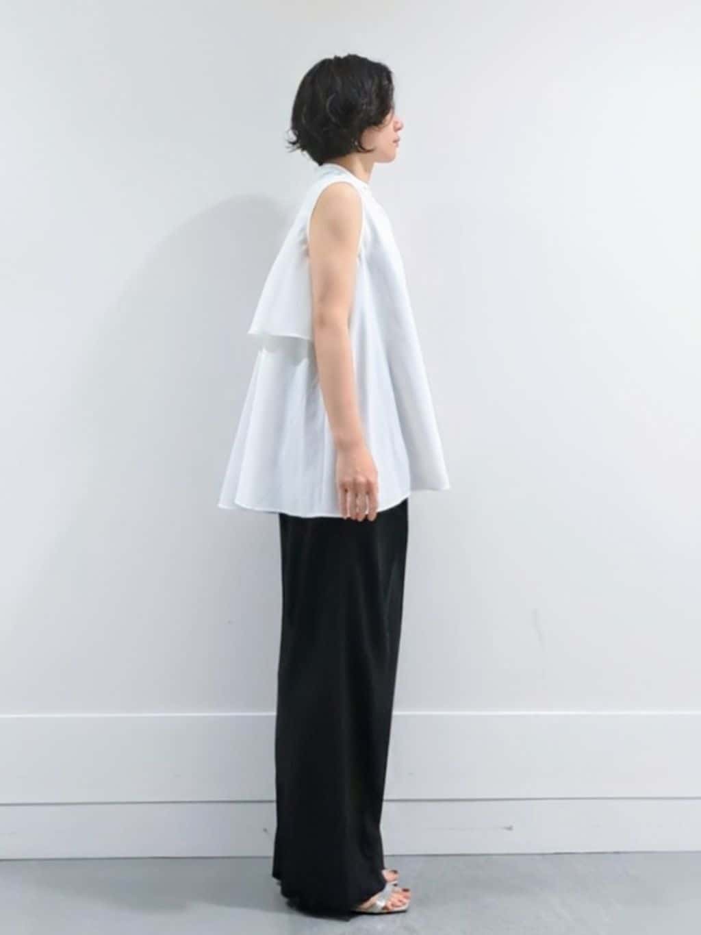 ミズタさんの「UNTITLED｜【接触冷感/吸水速乾】フレアバックシャンブラウス」を使ったコーディネート