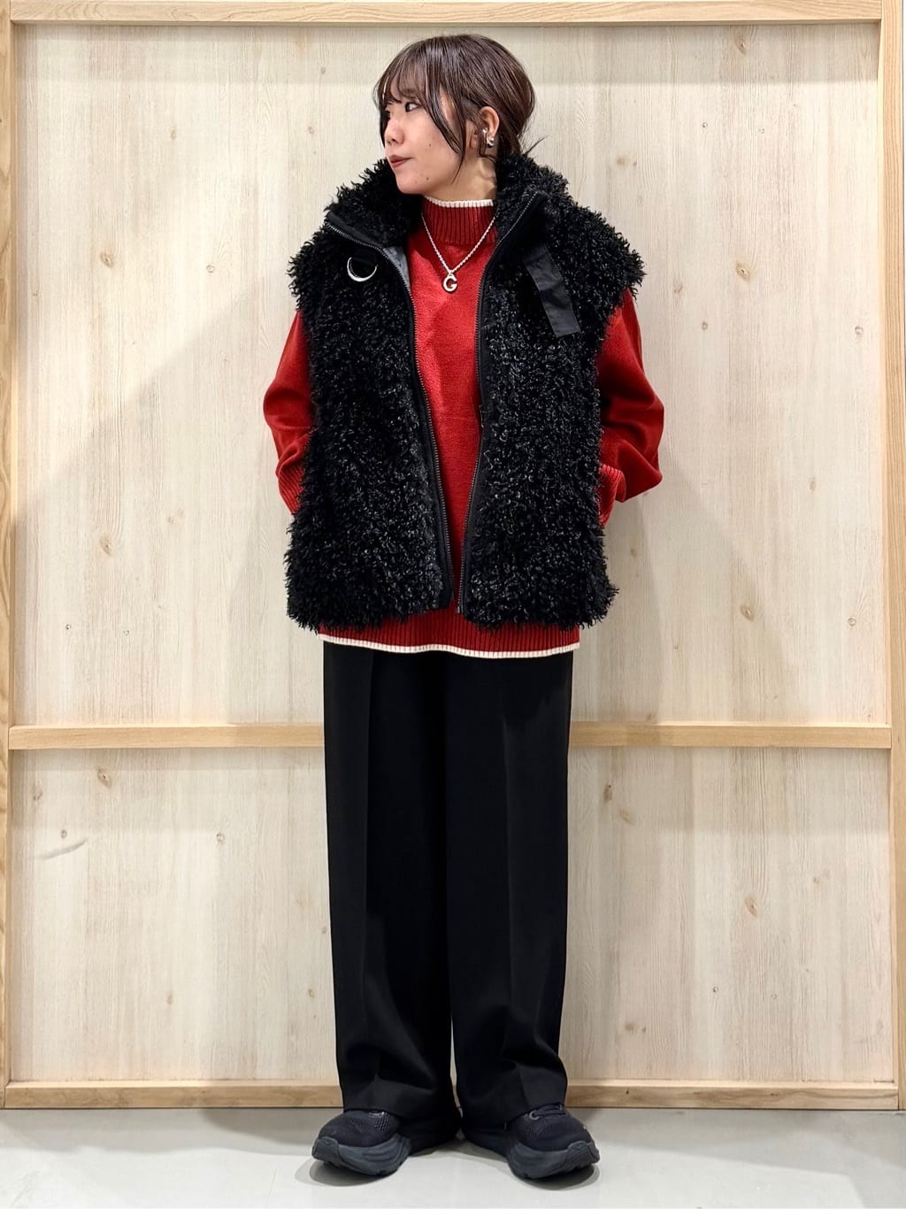 nanaさんの「THE SHOP TK｜プラスするだけでこなれ見え ボアベスト」を使ったコーディネート