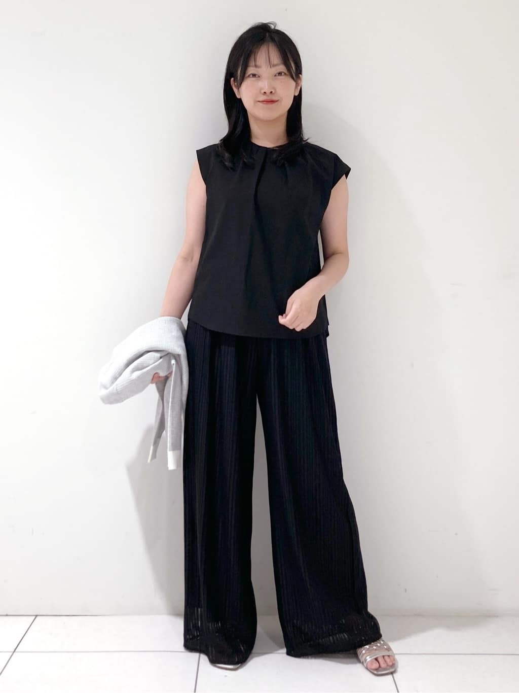 momokoさんの「INDIVI｜【軽く羽織れる/洗える】ジャケット風カーディガン」を使ったコーディネート