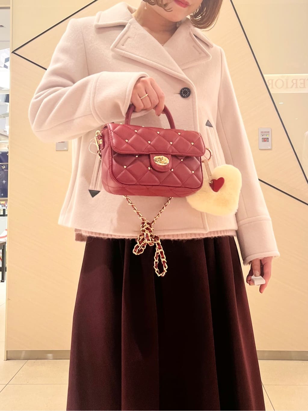 yahataさんの「DRESSTERIOR｜アルパカブレンドVネックニット」を使ったコーディネート