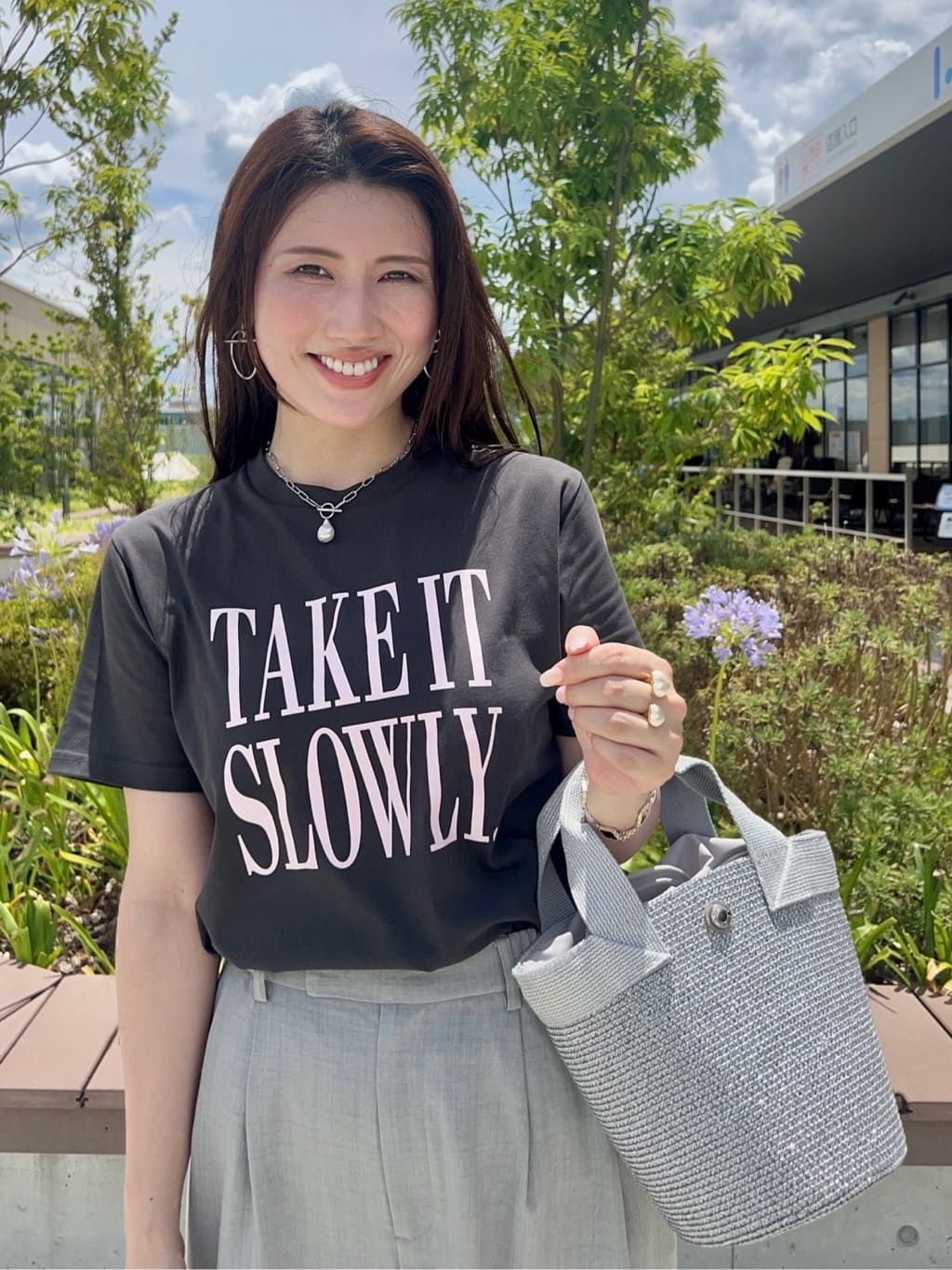 maiさんの「OPAQUE.CLIP｜ロゴプリントTシャツ【洗濯機洗い可】」を使ったコーディネート