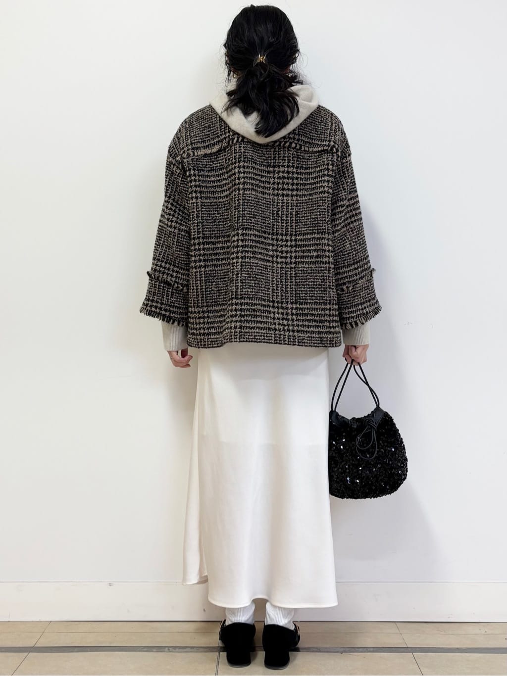 YOKOTAさんの「DRESSTERIOR｜カシミヤブレンドフードニット」を使ったコーディネート