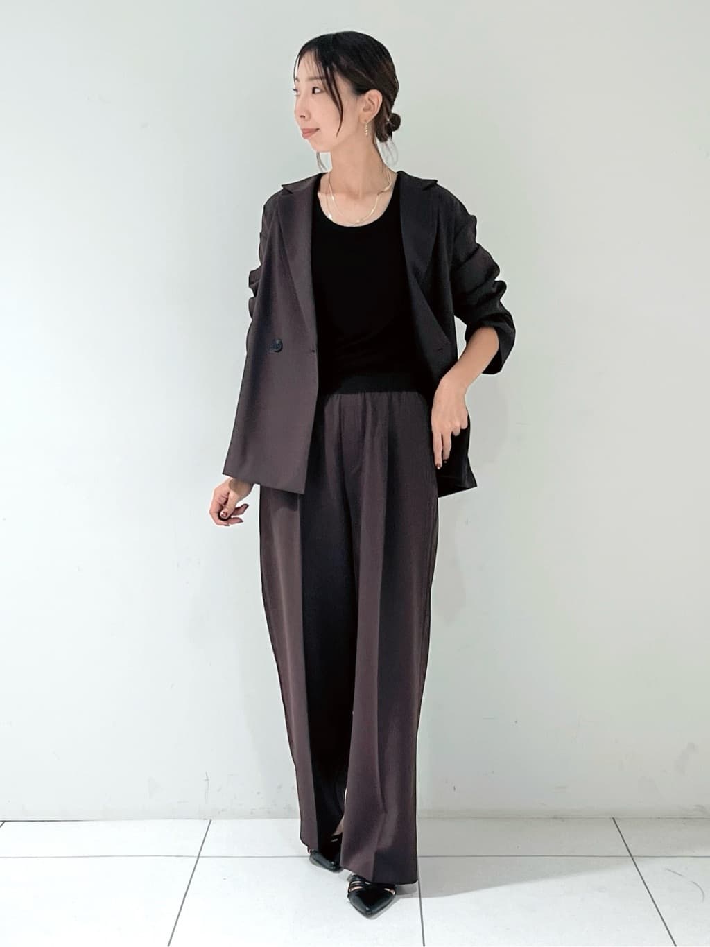 shioriさんの「INDIVI｜Comfy SET UP｜イージーストレートワイドパンツ【セットアップ対応／通勤/カセット服】」を使ったコーディネート