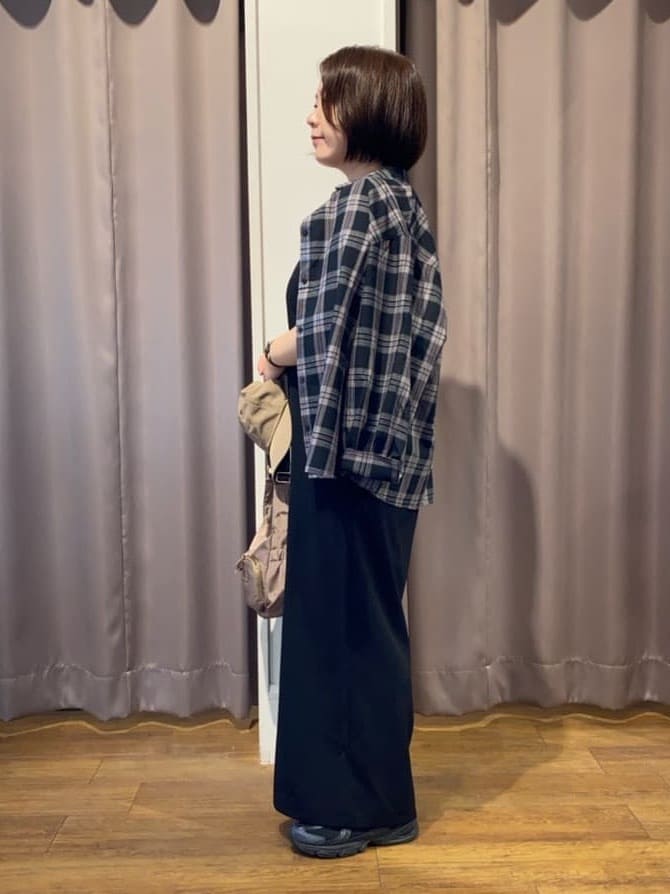いーいさんの「SHOO･LA･RUE｜【前後2WAY/洗える】さらっと着られるサロペット」を使ったコーディネート