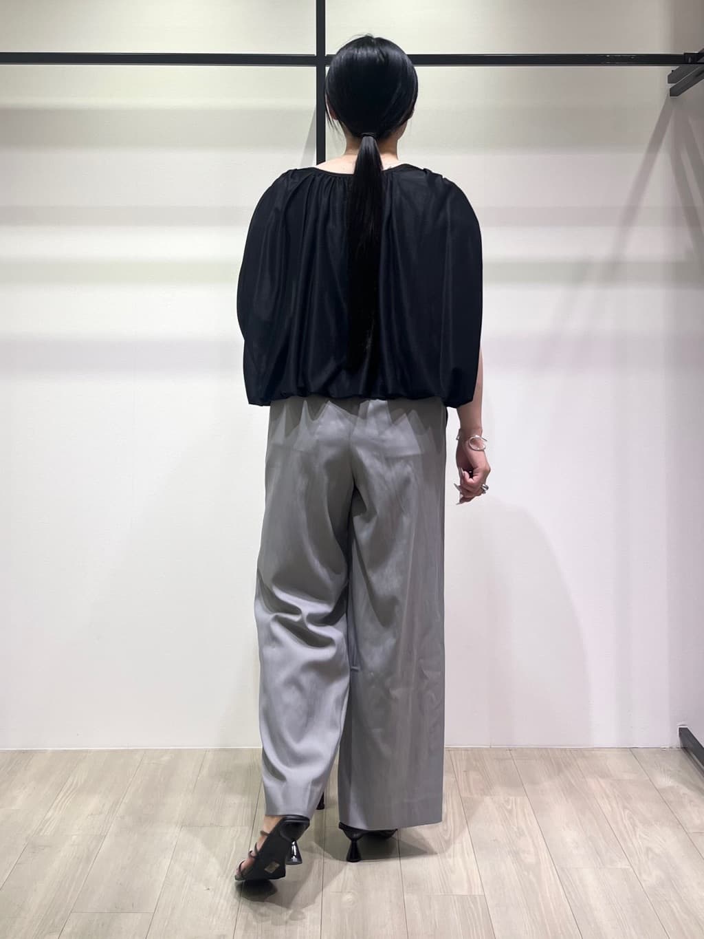 hasuさんの「INDIVI｜【洗える／体型カバー】シャーリングシアートップス」を使ったコーディネート