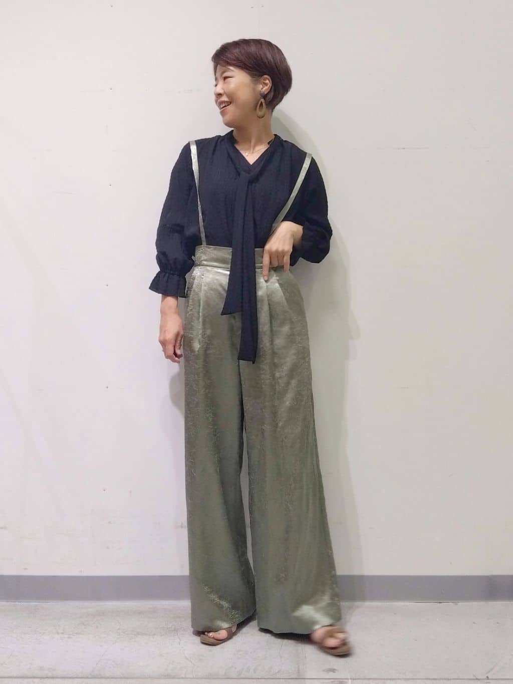Kさんの「INDIVI｜【洗える／シャーリング素材】ボリューム袖エアリーブラウス」を使ったコーディネート