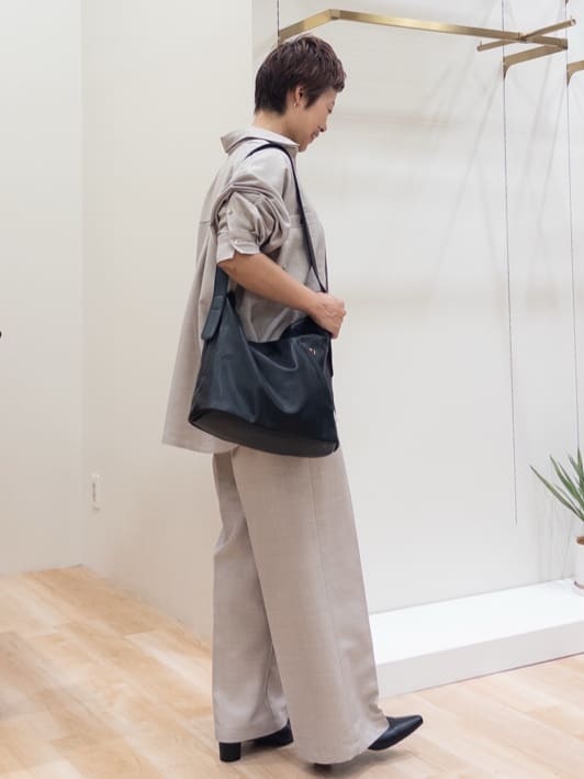 シュウコさんの「grove｜【カセット服/選べる着丈】洗濯機で洗えるオーバーシャツ」を使ったコーディネート