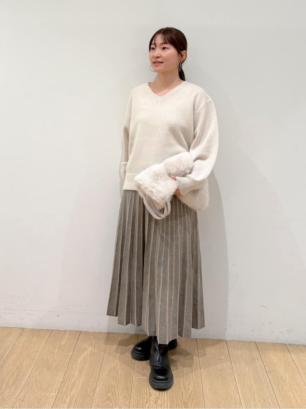 maiさんの「INDIVI｜【名品／撥水／抗菌防臭】ショート丈リサイクルダウンコート」を使ったコーディネート