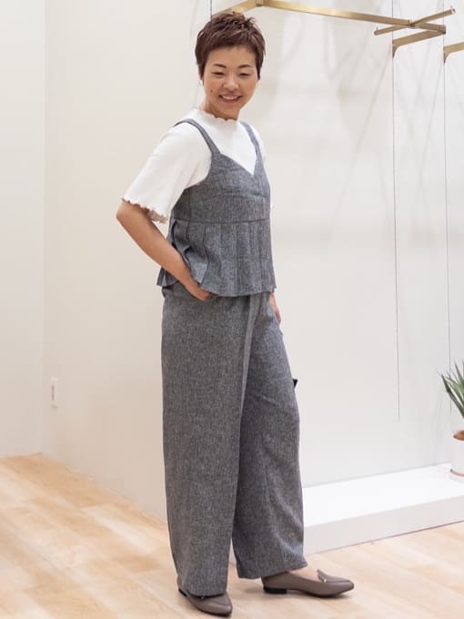 シュウコさんの「grove｜【2点SET/体型カバー】夏から秋まで着まわせる！プリーツビスチェセットアップ」を使ったコーディネート