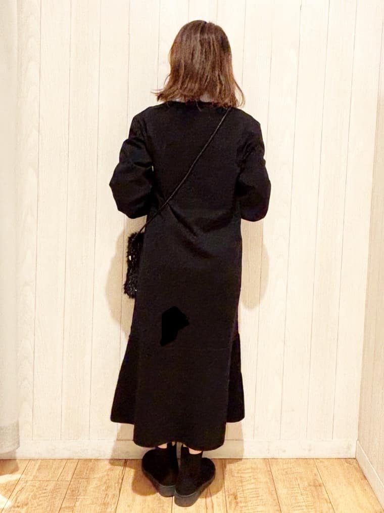 あいこさんの「SHOO･LA･RUE｜【洗濯機可/S-LL】スタイルがすっきりに見える 裾マーメイドニットワンピース」を使ったコーディネート