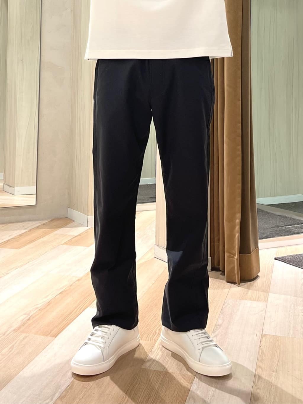 URAさんの「TAKEO KIKUCHI｜【Made in JAPAN】播州織 ストレッチ パンツ」を使ったコーディネート