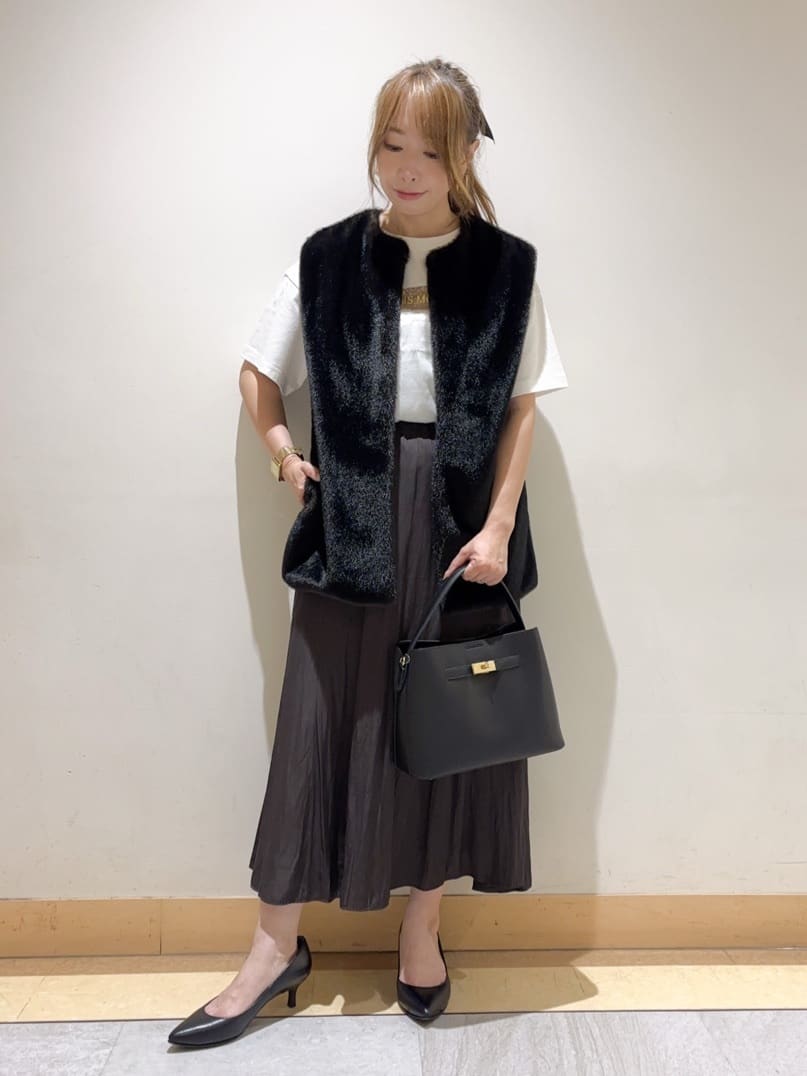 sattoさんの「UNTITLED｜【コットン100/ゆったり/ショート丈/洗える】ベロアロゴTシャツ」を使ったコーディネート
