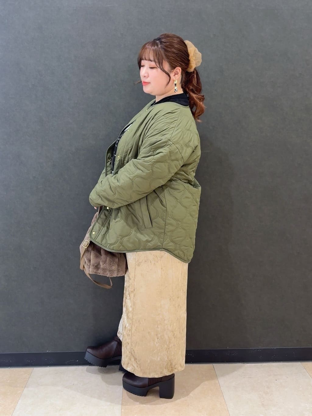 まやさんの「SHOO･LA･RUE｜【高レビュー/2WAY】きれい見えで上品な ストライプファートートバッグ」を使ったコーディネート
