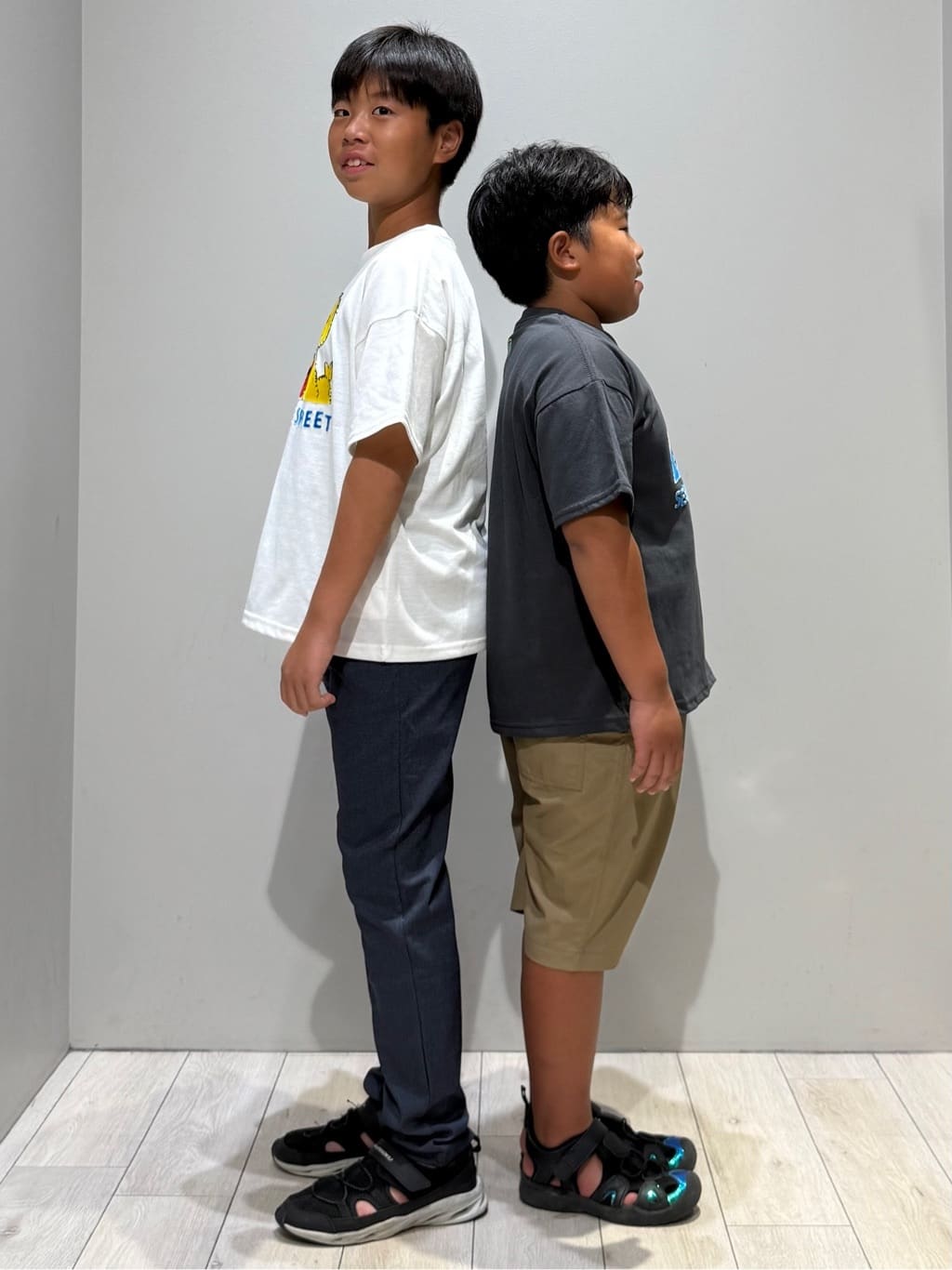 kuboさんの「THE SHOP TK｜【110-160】セサミストリートTシャツ／親子リンク」を使ったコーディネート