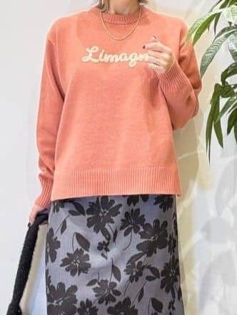 misakiさんの「SHOO･LA･RUE｜【S-LL/洗濯機可】ふわふわがやみつきになる柔らかさ スウェットライクロゴニット」を使ったコーディネート