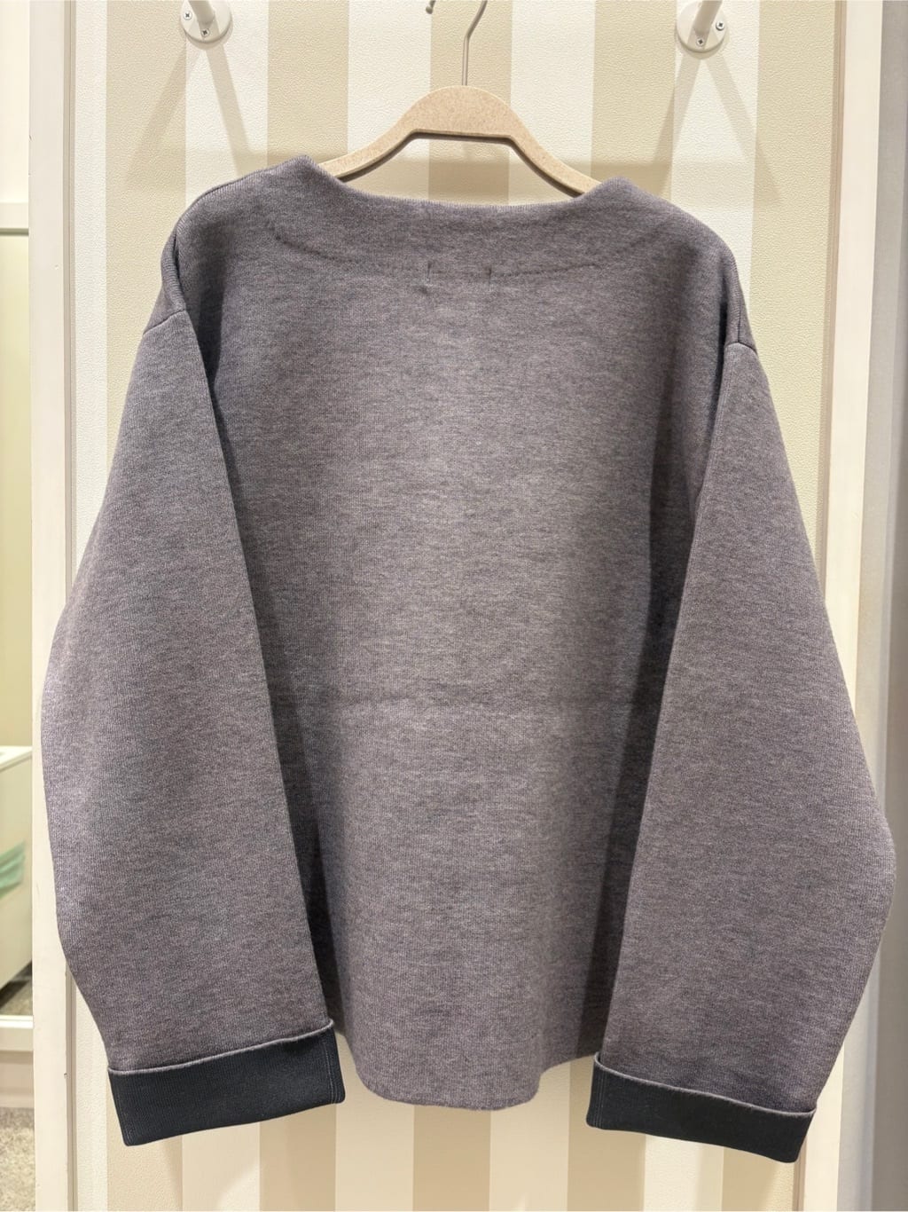 Lunaさんの「SHOO･LA･RUE｜【2点セット/7分袖】大人のきれい見え お袖タック入りアクセ付きトップス」を使ったコーディネート