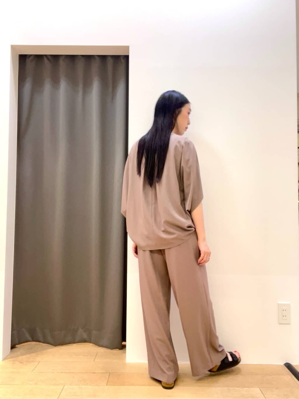 yukoさんの「INDIVI｜【体型カバー/SETUP可能】ジョーゼット　ドルマンブラウス」を使ったコーディネート