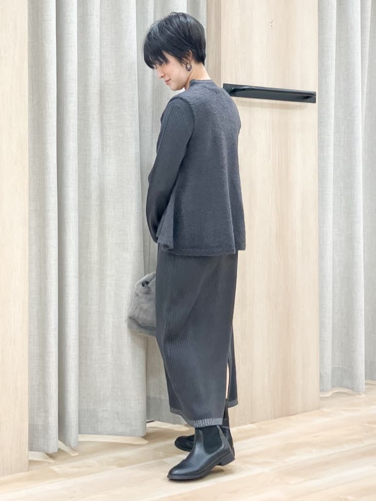 Keiさんの「grove｜【2点SET/体型カバー】一枚で決まる、ペプラムベスト&times;ニットワンピース」を使ったコーディネート