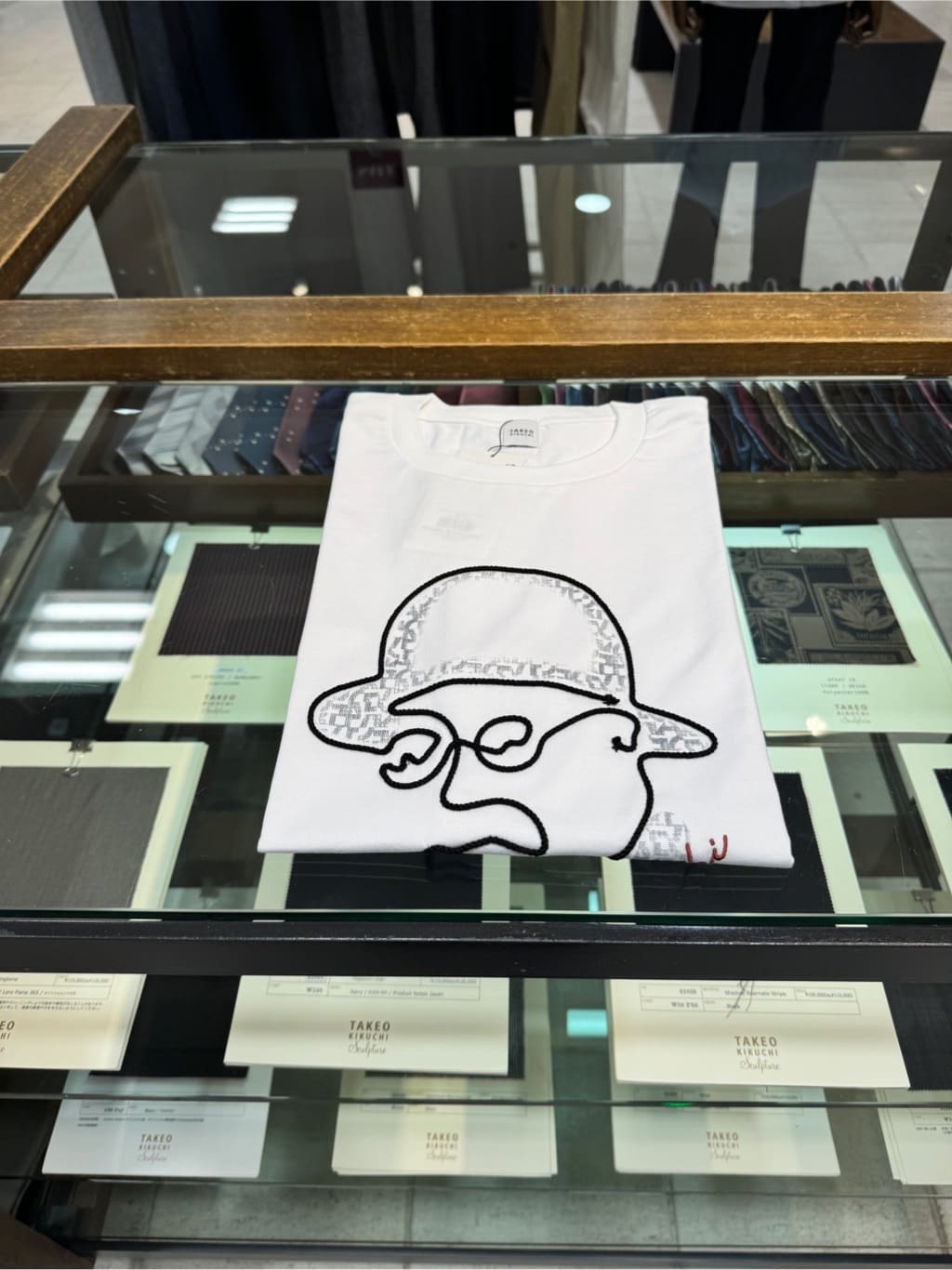 溝端佑太朗さんの「TAKEO KIKUCHI｜◆【Sサイズ～】フェイスロープ刺繍 天竺Tシャツ」を使ったコーディネート