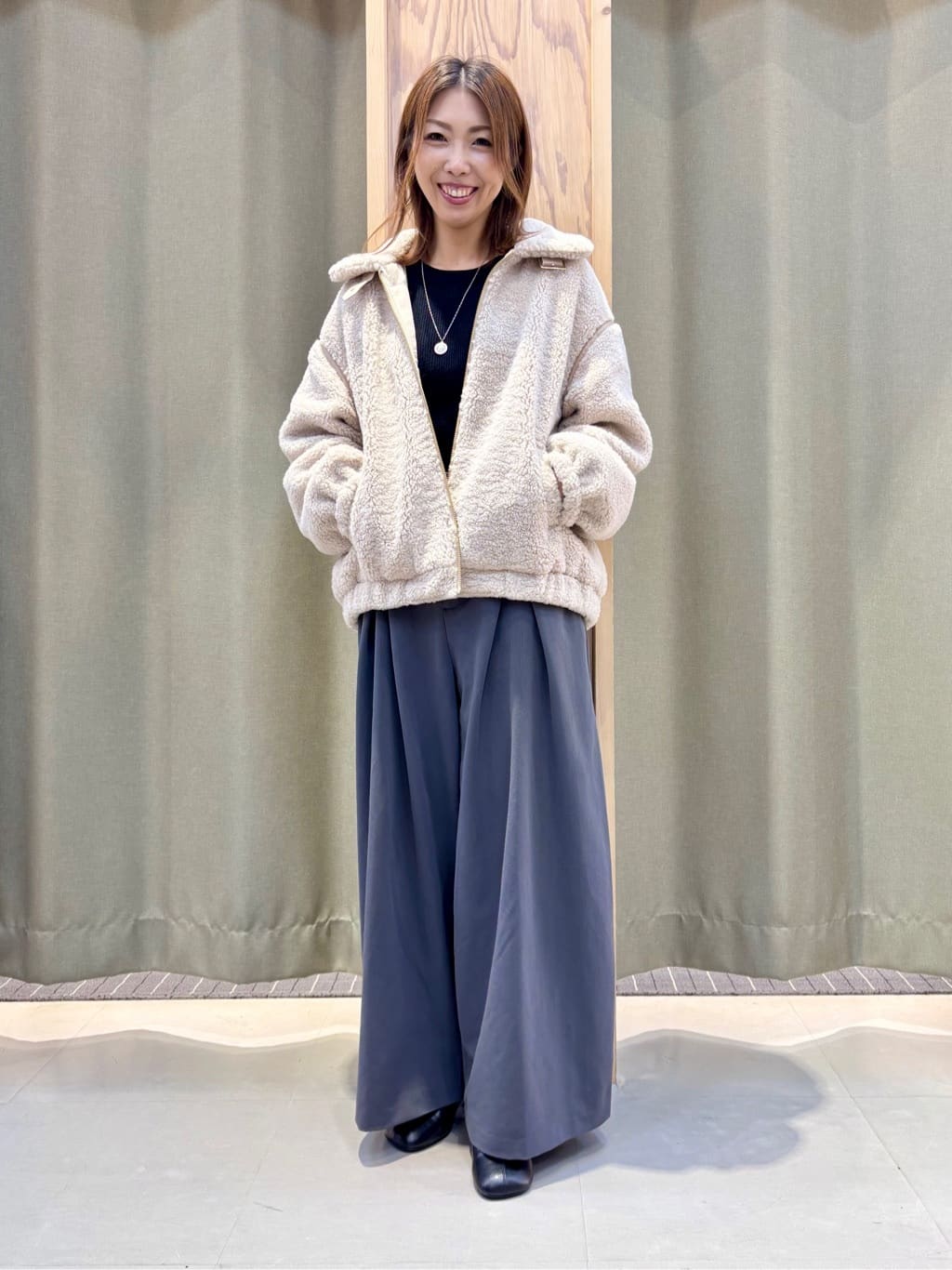 HaNeさんの「THE SHOP TK｜マシュマロタッチ ボアボンバージャケット」を使ったコーディネート