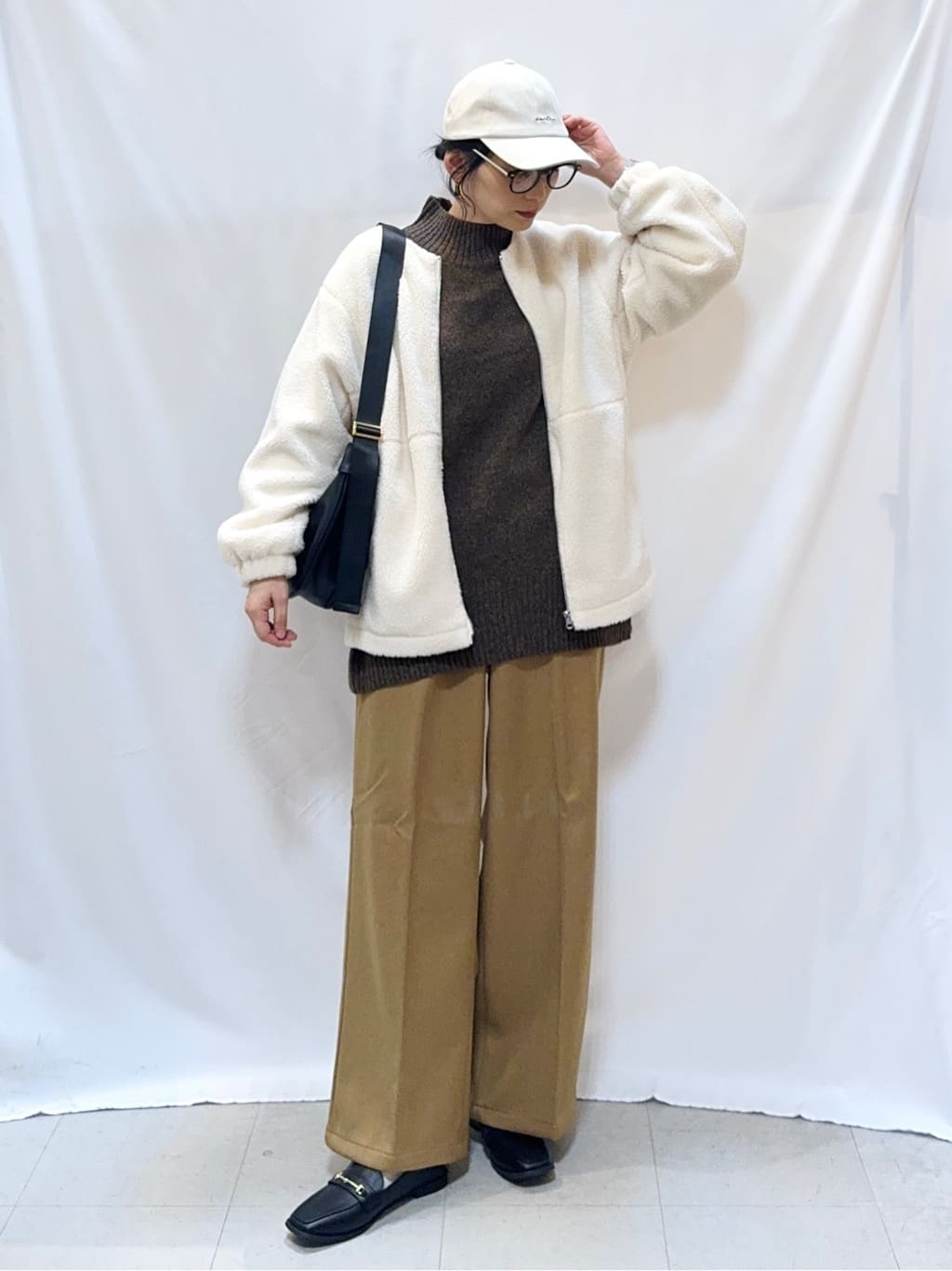 𝐇𝐢𝐫𝐨𝐦𝐢さんの「SHOO･LA･RUE｜【洗濯機可】即サマになる ノーカラー ボアブルゾン」を使ったコーディネート