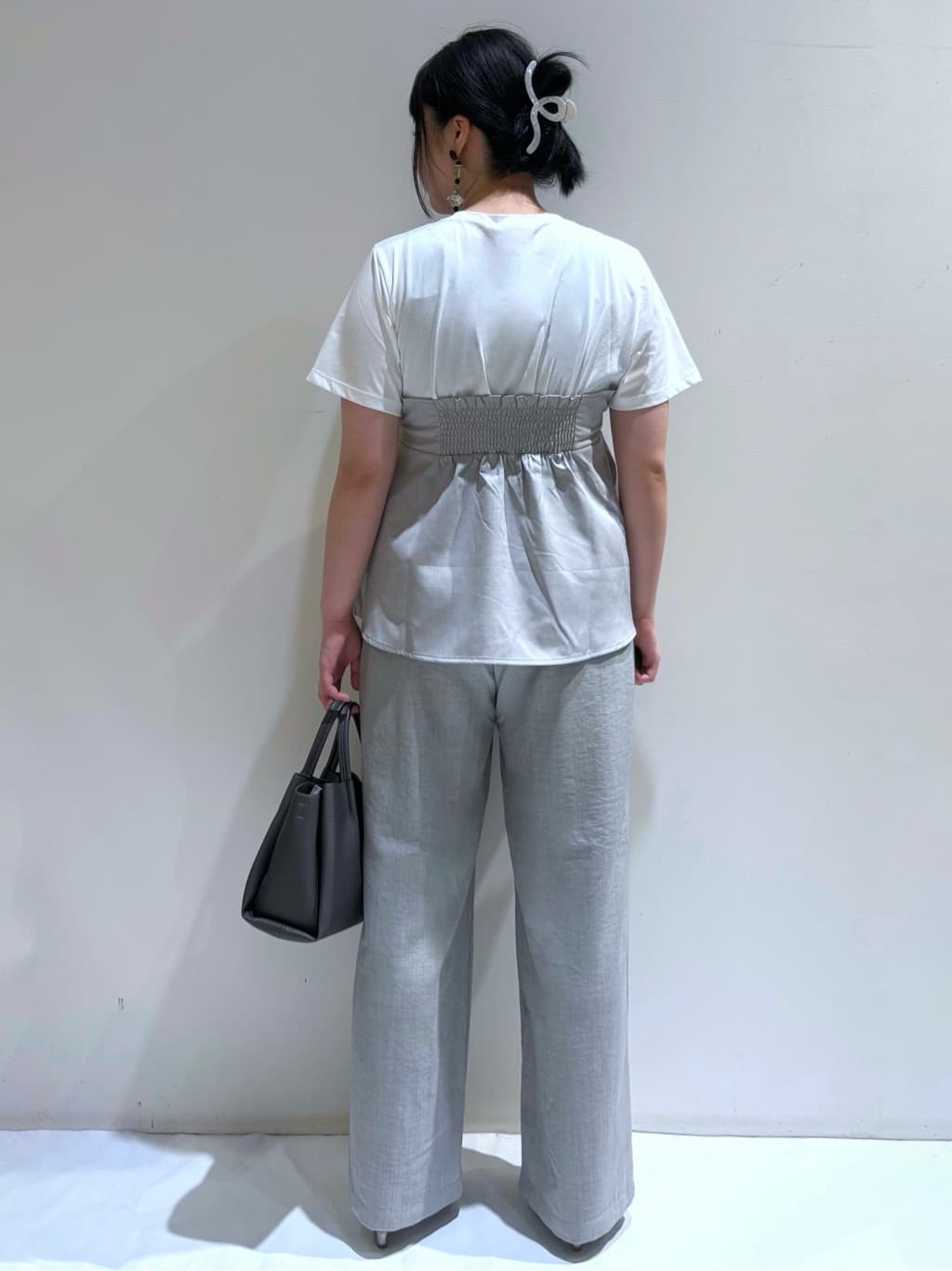 momoさんの「OPAQUE.CLIP｜タックビスチェドッキングカットソー【洗濯機洗い可】」を使ったコーディネート