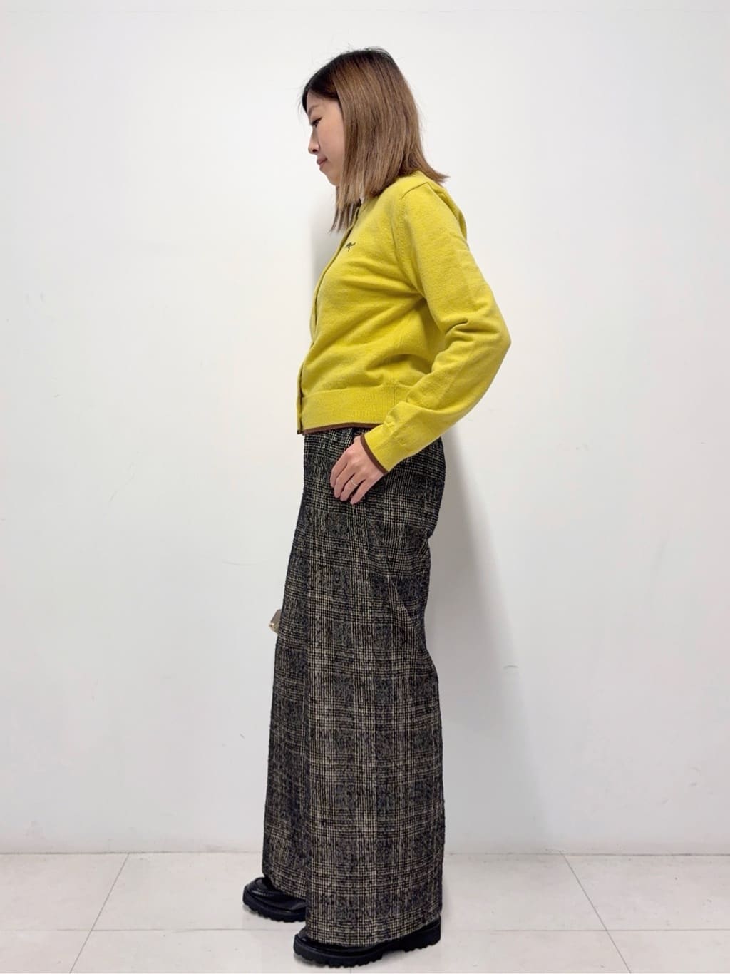 Nishijimaさんの「DRESSTERIOR｜【インナー使いに最適/しっとり暖かな吸湿発熱素材】タートルネックプルオーバー」を使ったコーディネート