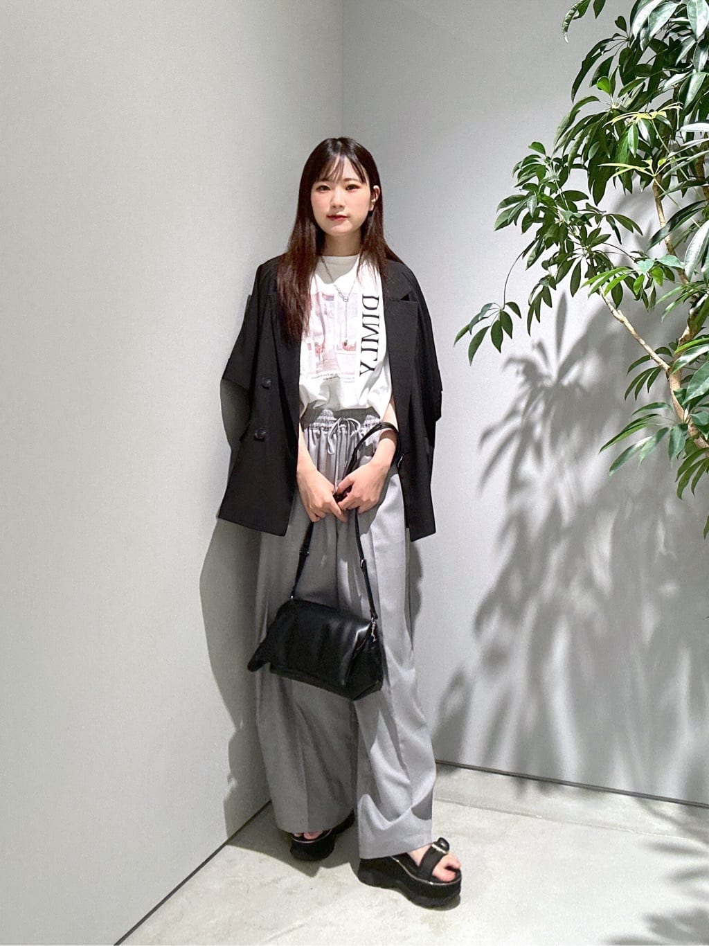 Renoさんの「INDIVI｜【セットアップ可能】サキソニーサイドラインパンツ」を使ったコーディネート