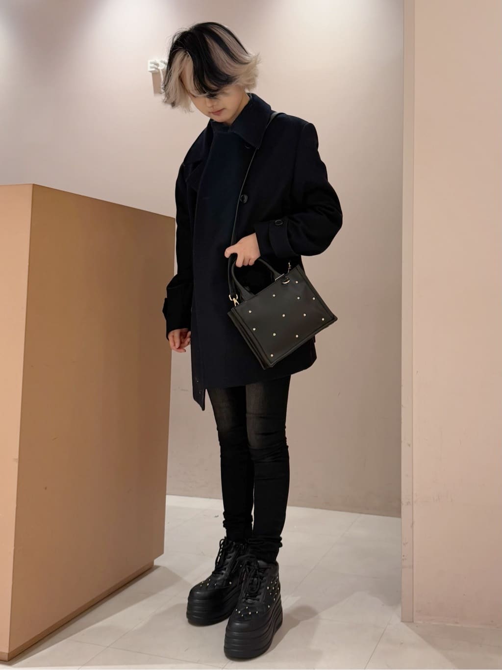 MIGIさんの「ESPERANZA｜【EC先行販売】きゅんフィット厚底フラットキルティングスタッズスニーカー」を使ったコーディネート