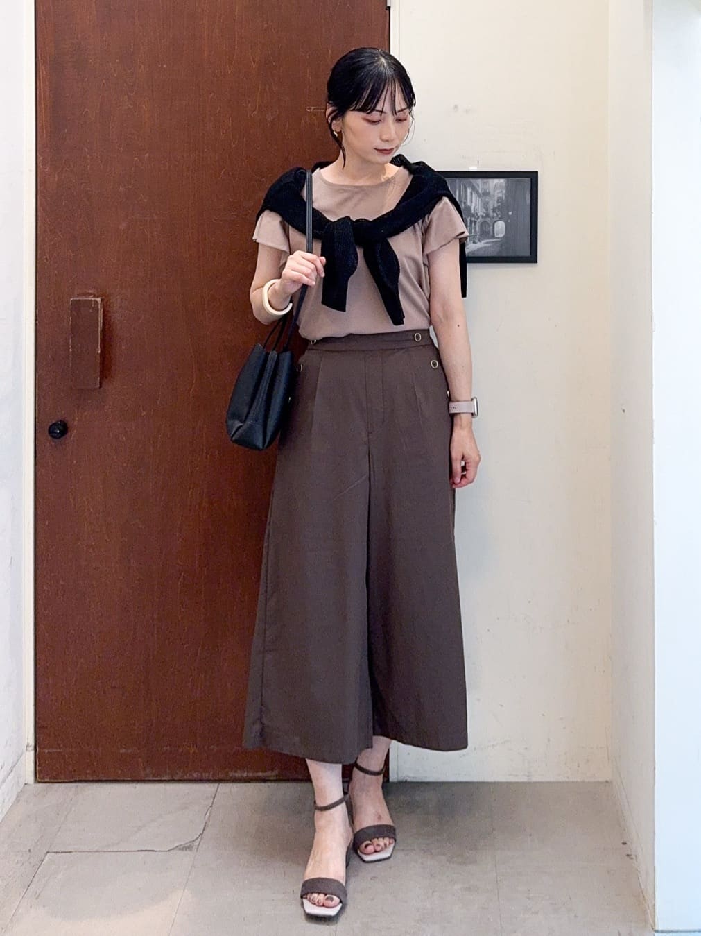 𝐇𝐢𝐫𝐨𝐦𝐢さんの「SHOO･LA･RUE｜キラッと光るラメとスパンコールが印象的 メッシュカーディガン」を使ったコーディネート