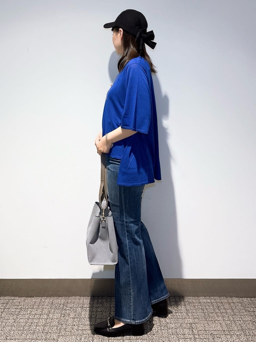 みーさんの「grove｜【美シルエット/選べる着丈】大人のためのソフトフレアーデニム」を使ったコーディネート